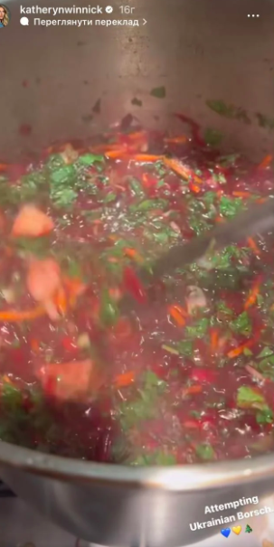 Зірка &quot;Вікінгів&quot; Кетрін Винник зварила борщ і передала &quot;привіт&quot; українцям (відео)